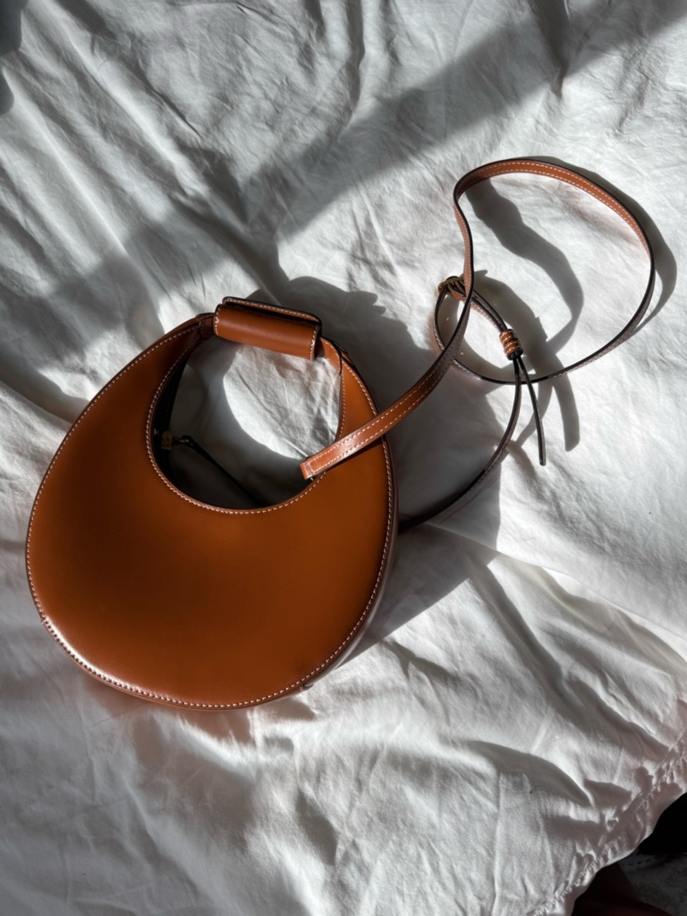 STAUD Moon Bag in Saddle